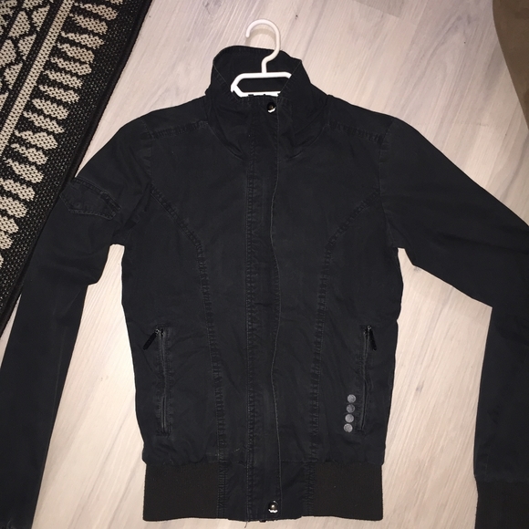 small bench jacket - Picture 2 of 3